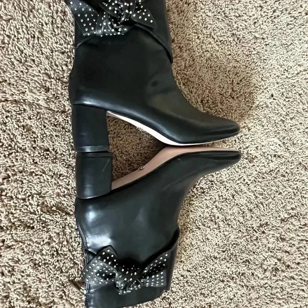 New with flaw Nathalie black bow ankle boot heel Nanette Lenore 6.5